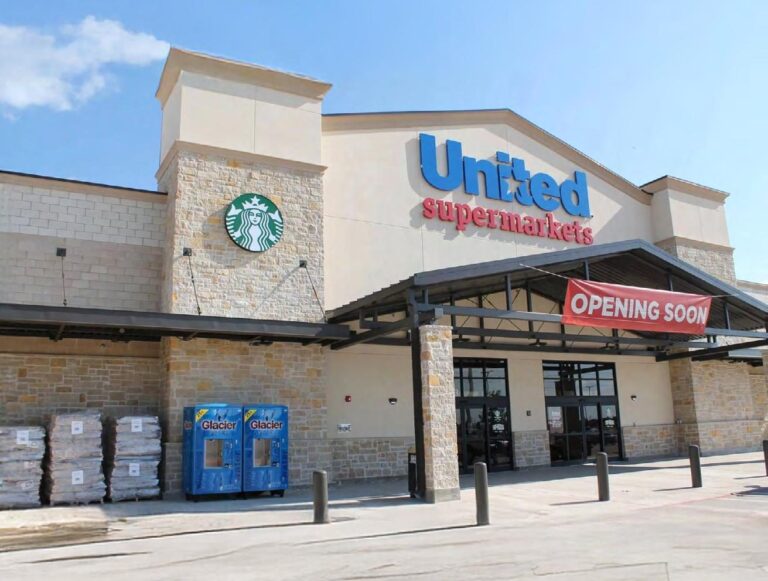 United Supermarkets, Lovington, NM - Main entrance