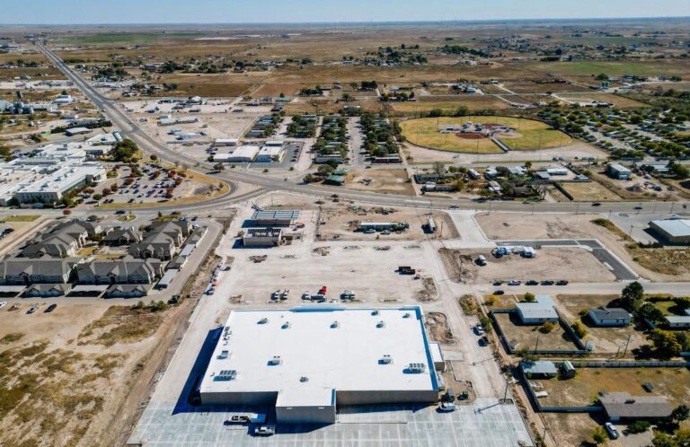 United Supermarkets, Lovington, NM - Aerial site view from the south
